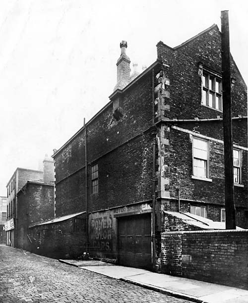 1914 View looks from King Charles Street onto the Red Hall. This property was built in 1628 and was probably the first brick building in Leeds. Text and image taken from Leodis