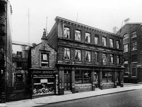 Park Lane and Alexander Street, 1928. Now part of the Garden of Rest site outside the Municipal Buildings, with Alexander Street ending by the side of the City Art Gallery. Wharton's Hotel was cleared during the redevelopment of the area. Photograph taken from Leodis